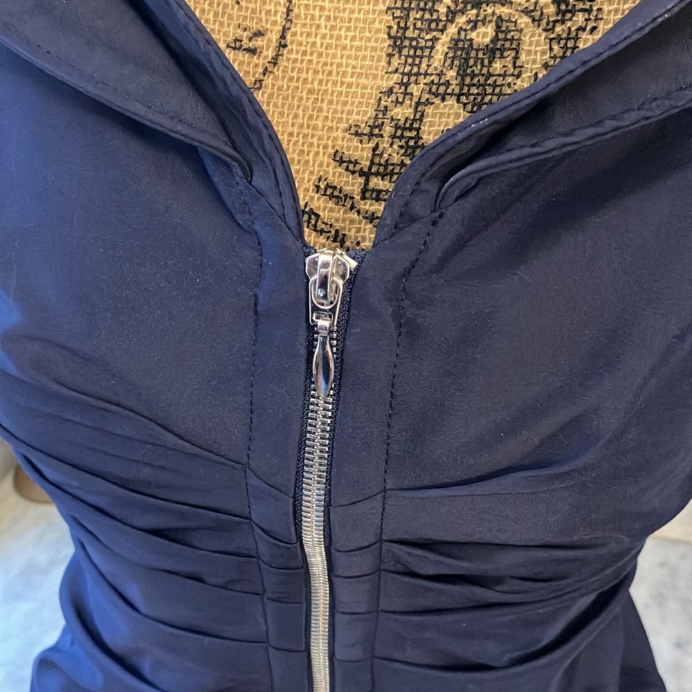 Love This Dress! Joseph Ribkoff Size 6 Shift With Stand Up Collar And Zips Down! - Picture 9 of 11